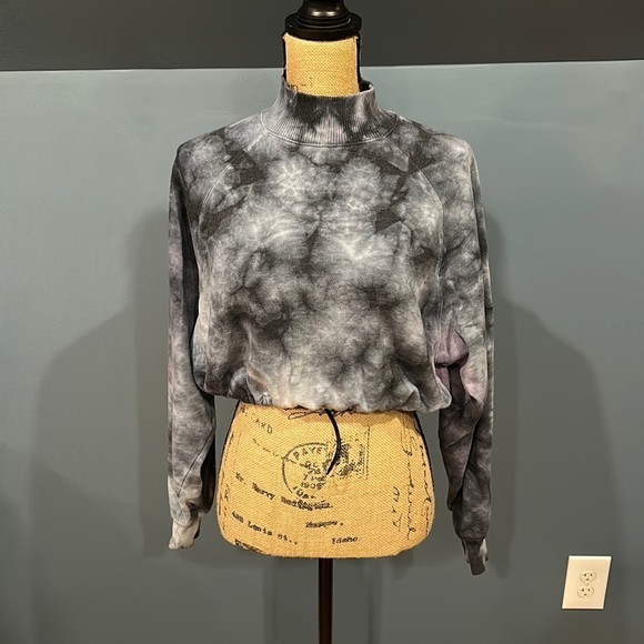 Aeropostale Tops - Aeropostale cropped sweatshirt/light long sleeve size medium women’s